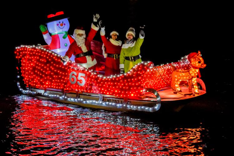 The Spectator's Guide to Lighted Boat Parades SpinSheet